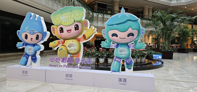 2022 항저우 아시안게임이 23일 오후 8시(한국시간) 개회식을 시작으로 16일간의 대장정에 들어간다. 항저우의 한 호텔에 설치된 항저우 아시안게임 마스코트. 김한수 기자 hangang@