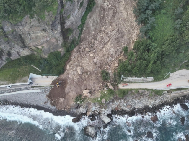 울릉 일주도로 산사태. 울릉군 제공. 연합뉴스
