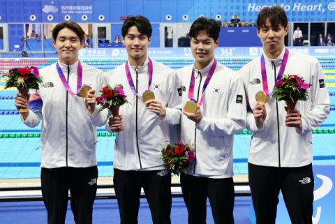 한국 수영, 중국 일방적 응원 속 金 2개 캤다…남자 계영 800m·50m 금메달(종합)