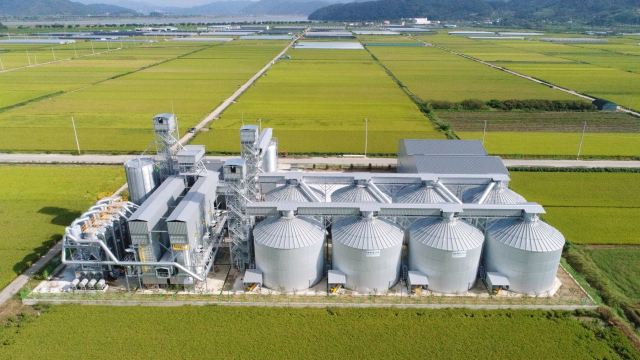 경남 김해시 한림면에 새로 지어진 벼 건조저장시설. 김해시 제공
