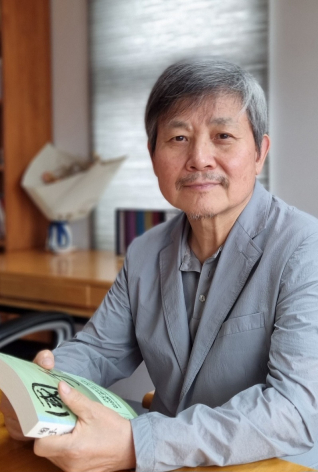 제13회 김준오시학상 수상자로 선정된 임우기 평론가. 김준오시학상운영위 제공