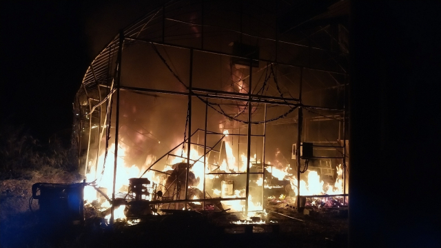 30일 오전 0시 10분쯤 진주시 진성면 구천리의 한 비닐하우스에서 화재가 발생했다. 경남소방본부 제공