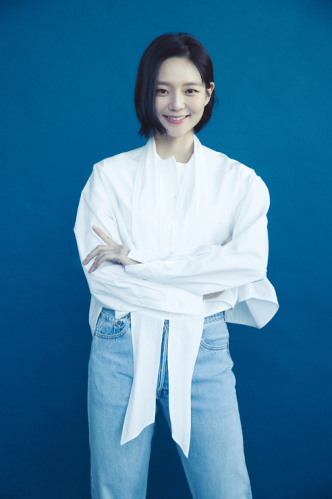 배우 이솜이 ‘2023 부일영화상’ 단독 사회를 맡아 오는 5일 오후 시그니엘 부산 그랜드볼룸 무대에 선다. 매니지먼트mmm 제공