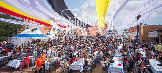 남해 독일마을 맥주축제 모습. 남해독일마을 홈페이지 캡처