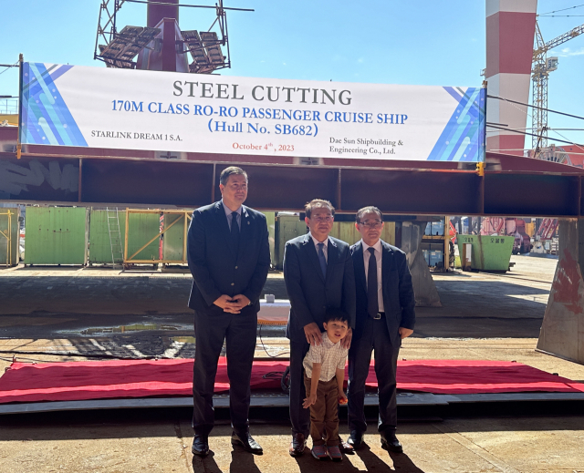 팬스타그룹 김현겸(가운데) 회장이 4일 열린 착공식에참석했다. 팬스타그룹 제공