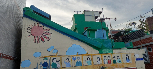 사진은 아직도 소막사의 원형을 간직하고 있거나 주거지로의 변용을 보여 주는 소막마을 주택들. 부산일보 DB