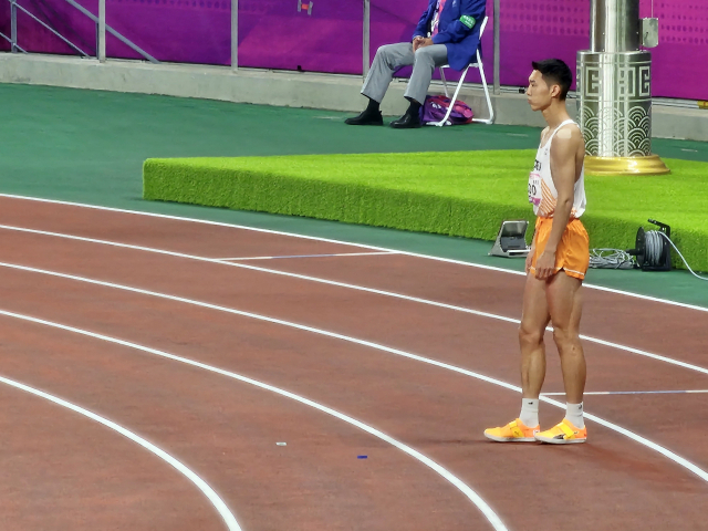 4일 중국 항저우 아시안게임 높이뛰기 남자 경기에 출전한 우상혁이 2m 15 1차 시기를 준비하고 있다. 항저우=김한수 기자 hangang@