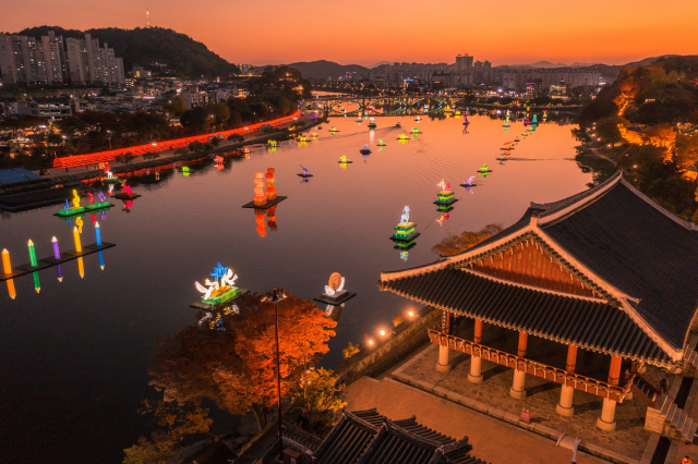 오는 8일 진주남강유등축제를 시작으로 진주 10월 축제가 본격적인 막을 올린다. 진주시 제공