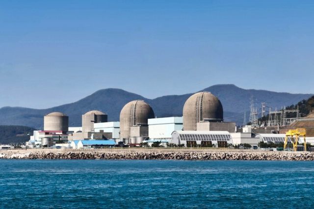 '발전용 원자로 방사선비상계획구역'에 포함되는 기초 지자체 27곳 가운데 전체 인구 기준 갑상샘 방호 약품 최소 비축량에 미치지 못한 지자체는 12곳으로, 부족량은 약 220만 개에 달하는 것으로 나타났다. 사진은 부산 기장군 고리원자력발전소 전경. 부산일보DB