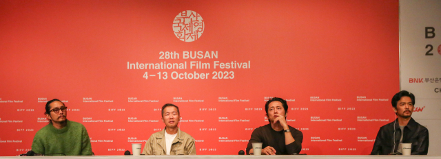 6일 부산국제영화제(BIFF) ‘코리안 디아스포라’ 기자회견에 참석한 영화인들. 왼쪽부터 저스틴 전 감독 겸 배우, 정이삭 감독, 스티븐 연 배우, 존 조 배우. 황예찬 인턴기자