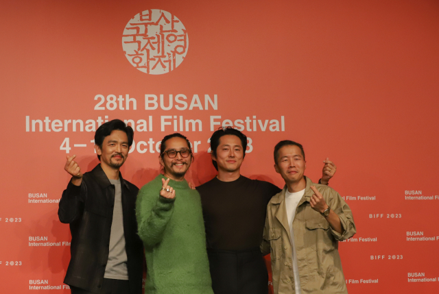 6일 부산국제영화제(BIFF) ‘코리안 디아스포라’ 기자회견에 참석한 영화인들. 왼쪽부터 존 조 배우, 저스틴 전 감독 겸 배우, 스티븐 연 배우, 정이삭 감독. 황예찬 인턴기자