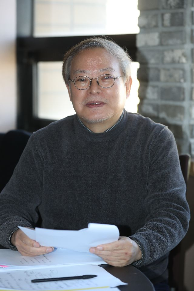 구모룡 평론가는 “부산을 두껍고 깊게 천착해야 제대로 된 글, 소설을 쓸 수 있다”고 했다. 부산일보 DB