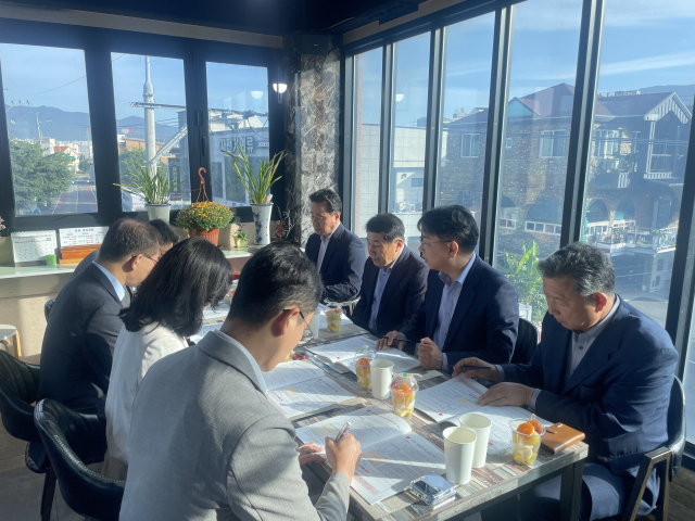 낙동강협의체 소속 단체장이 지난 6일 양산에서 조찬 간담회를 갖고 있다. 양산시 제공