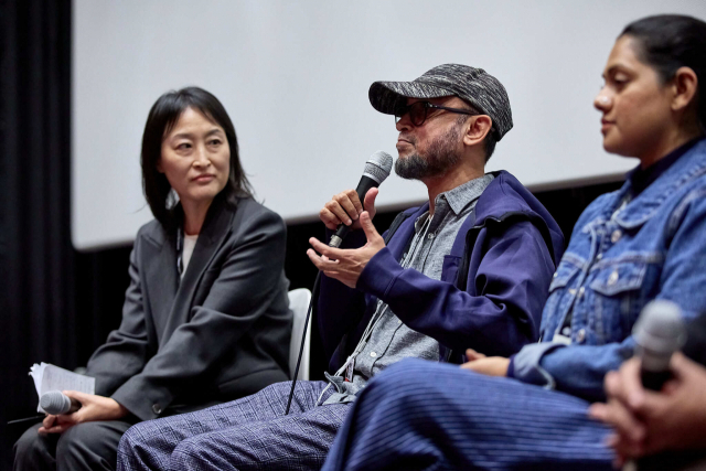 지난 8일 부산국제영화제(BIFF) 관객과의 대화(GV)에 참석한 파루키 감독(가운데). BIFF 제공