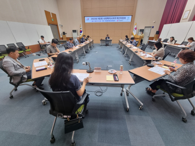 지난달 부산시청 소회의실에서 ‘부산시 사회복지사처우개선위원회’가 개최됐다. 부산시사회복지사협회 제공