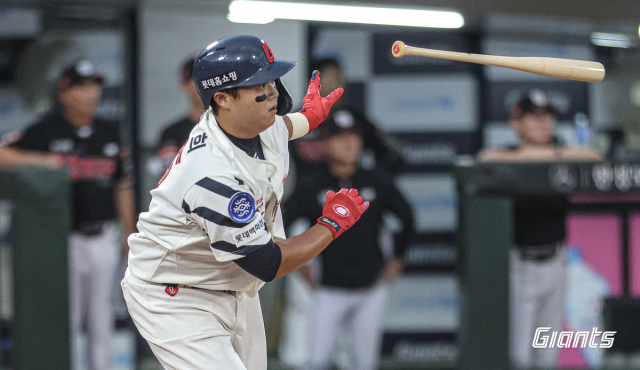 롯데 자이언츠 내야수 한동희는 16일 대전 한화생명 이글스파크에서 열린 한화 이글스와의 올 시즌 마지막 경기에서 멀티 히트를 기록하며 좋은 활약을 펼쳤다. 롯데 자이언츠 제공