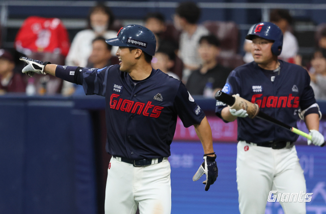 롯데 자이언츠 외야수 안권수는 16일 대전 한화생명 이글스파크에서 열린 한화 이글스와의 올 시즌 마지막 경기에서 8회 2사 상황에 타석에 들어서 1타점 적시타를 기록했다. 롯데 자이언츠 제공