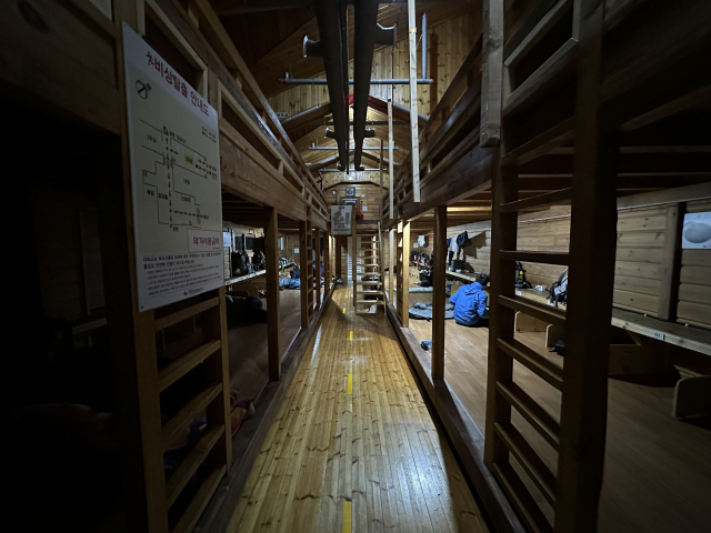 1박을 한 세석대피소. 지리산 대피소 중에서 최신식에 규모도 제일 크다.