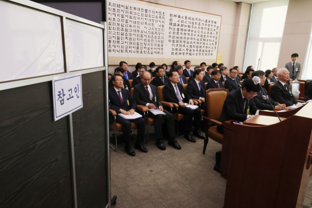 '부산 돌려차기' 사건 피해자가 20일 국회 법제사법위원회에서 열린 부산지법 등에 대한 국정감사에 출석해 비공개로 증언하고 있다. 연합뉴스