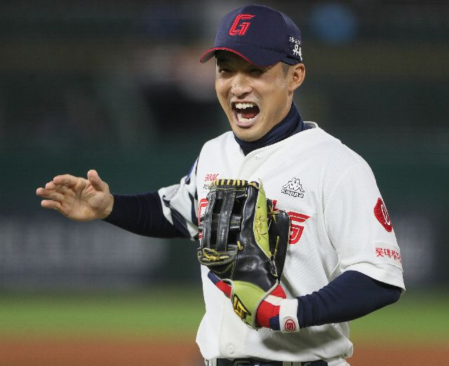 롯데 자이언츠 외야수 안권수가 한국에서의 병역 의무 이행 의사를 밝혀 최종 결과에 관심이 쏠리고 있다. 롯데 자이언츠 제공