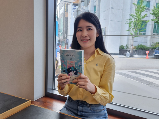 부산 중구 중앙동 한 카페에서 만난 <메모리케어> 진보라 작가는 “부산은 문화의 용광로”라며 작품과 관련한 이야기를 풀어냈다.