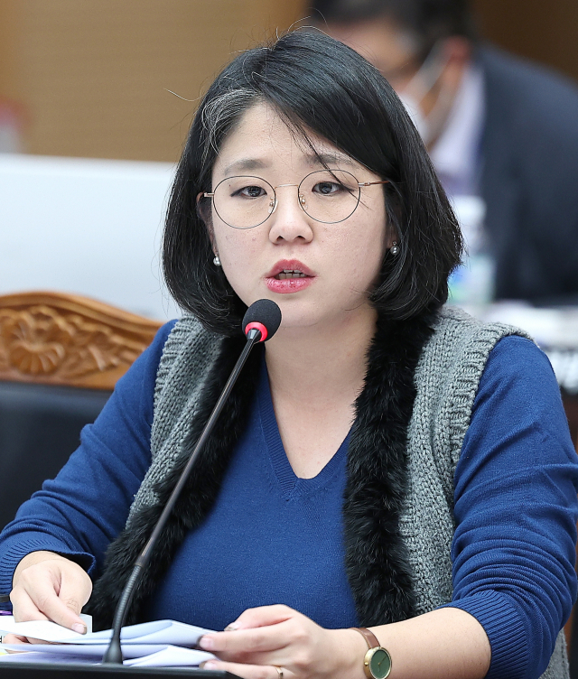 국회 행정안전위원회 소속 기본소득당 용혜인 의원은 지방재정통합공개시스템의 ‘17개 시도 세입결산액, 공공예금이자수입’을 분석한 결과 시·도 금고은행 약정 이자율에 상당히 큰 차이가 있음을 시사하는 결과가 도출됐다고 24일 밝혔다. 연합뉴스 제공.