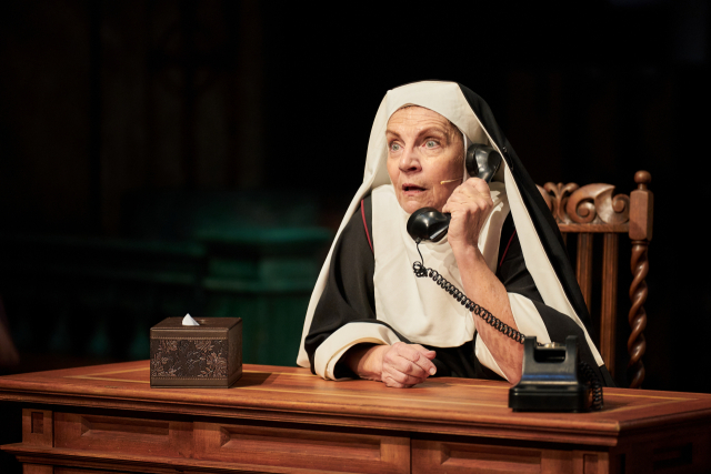 ‘EMK 인터내셔널 프로덕션’ 뮤지컬 ‘시스터 액트’가 오는 11월 4일 부산서 첫 공연을 가진다. 사진은 25일 동서대 센텀캠퍼스 블랙박스에서 열린 오픈 리허설 무대. EMK뮤지컬컴퍼니 제공