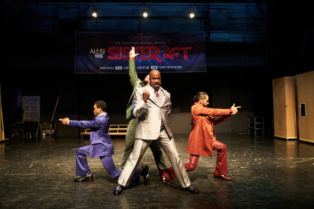 ‘EMK 인터내셔널 프로덕션’ 뮤지컬 ‘시스터 액트’가 오는 11월 4일 부산서 첫 공연을 가진다. 사진은 25일 동서대 센텀캠퍼스 블랙박스에서 열린 오픈 리허설 무대. EMK뮤지컬컴퍼니 제공