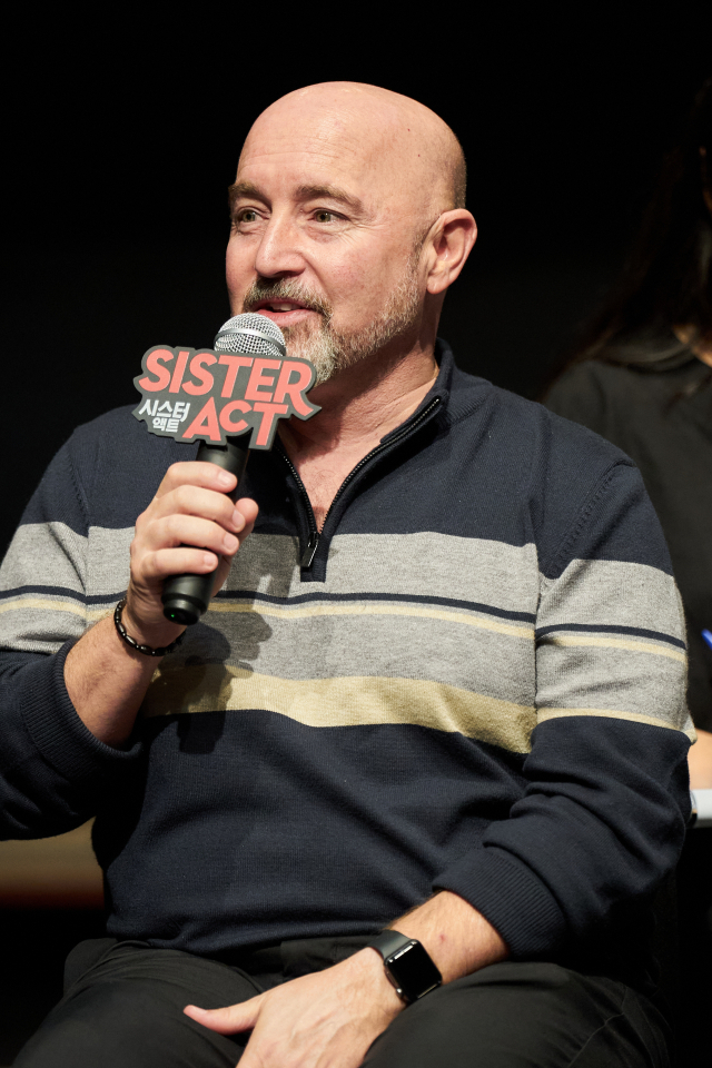 ‘EMK 인터내셔널 프로덕션’ 뮤지컬 ‘시스터 액트’가 오는 11월 4일 부산서 첫 공연을 가진다. 사진은 오픈 리허설 간담회에 참석한 음악감독 비에이 호프만. EMK뮤지컬컴퍼니 제공