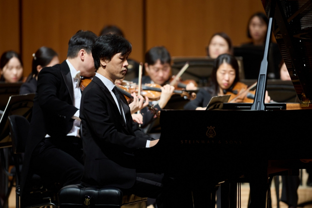 ‘손민수의 브람스 협주곡’ 타이틀로 열린 지난 27일 부산시향 제604회 정기 연주회 모습. 부산시향 제공