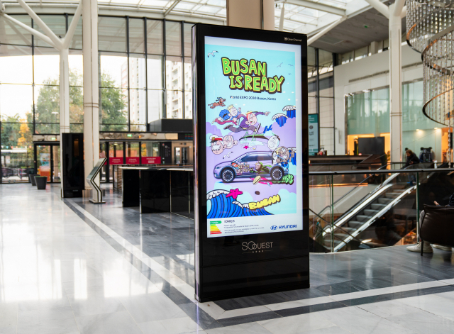 사우디아라비아의 2034년 FIFA 월드컵 유치가 사실상 확정되면서 2030월드엑스포 부산 유치 전망이 밝아졌다. 사진은 현대차그룹이 프랑스 파리 시내에서 디지털 스크린을 통해 부산 엑스포를 홍보하고 있는 모습. 현대차·기아 제공