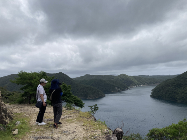 백제 축성 기술이 사용된 가네다성터에서 바라본 아소만 일대.