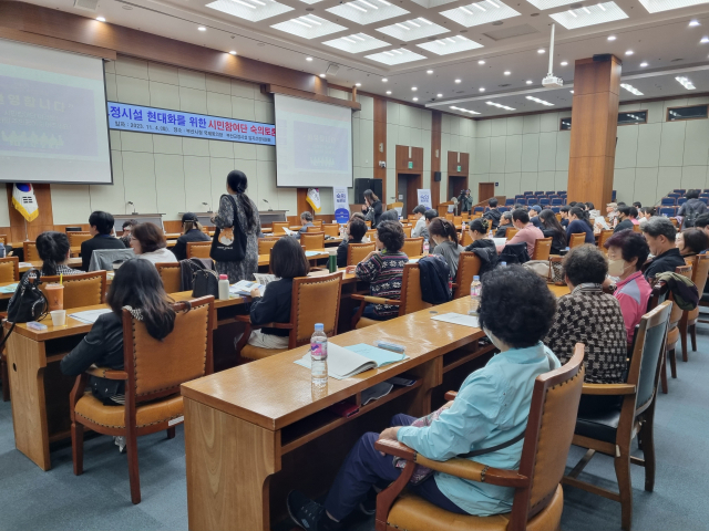 부산시는 4일 오전 9시부터 오후 5시 30분까지 부산시청 국제회의장에서 부산 교정시설 현대화를 위한 시민참여단 숙의토론회를 열었다고 밝혔다. 손혜림 기자 hyerimsn@