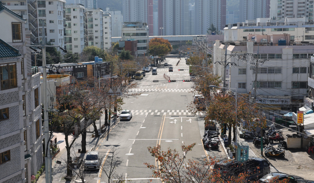 부산 부산진구 서면삼익아파트와 무궁화아파트 사이의 선형공원 조성 예정지. 이재찬 기자 chan@