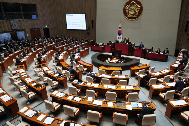10일 국회에서 예산결산특별위원회 종합정책질의를 하고 있다. 연합뉴스