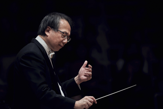 부산시립교향악단 제605회 정기 연주회 ‘프로코피예프와 라흐마니노프’ 초청 지휘자 샤오치아 뤼. 부산시향 제공