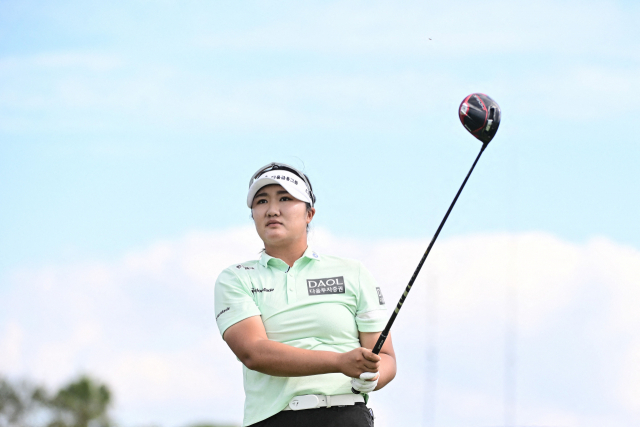 유해란이 13일(한국시간) 열린 LPGA 투어 안니카 드리븐 대회 최종라운드에서 5언더파를 기록해 최종 합계 12언더파 공동 12위를 기록했다. 유해란은 공동 23위에 그친 그레이스 김(호주)을 제치고 2023시즌 LPGA 투어 신인왕을 확정했다. AFP연합뉴스