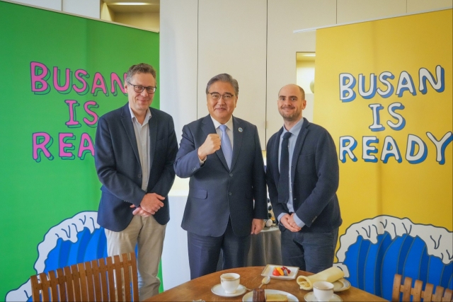 박진 외교부 장관이 11일 프랑스 방문 계기로 르몽드지와 인터뷰를 통해 2030 부산 세계박람회(엑스포) 유치를 홍보하고 있다. 외교부 제공