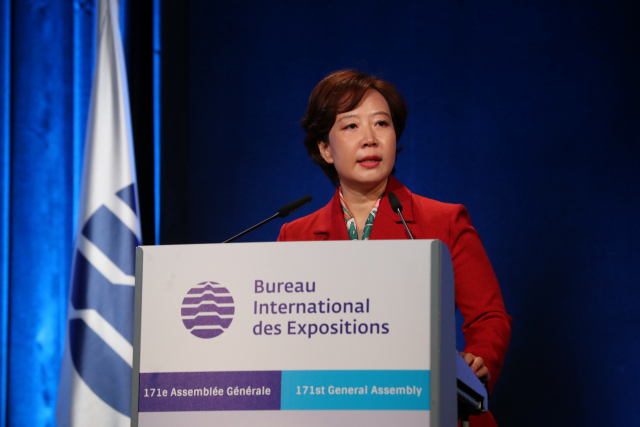 부산대 이준이 교수가 지난해 11월 프랑스 파리 3차 PT에서 발표하는 모습. 이 교수 제공