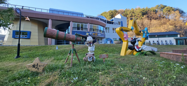 경북 영양반딧불이천문대와 별생태체험관. 현재 리모델링 공사가 진행 중이며 내년 2월까지 운영되지 않는다.