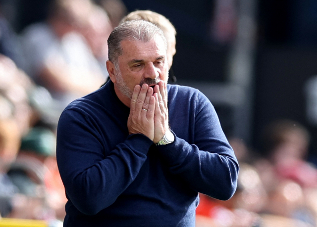 지난 7일(한국시간) 영국 런던의 토트넘 홋스퍼 스타디움에서 열린 2023-2024 잉글랜드 프로축구 프리미어리그(EPL) 첼시와의 경기에서 1-4로 완패한 토트넘의 안지 포스테코글루 감독. 로이터연합뉴스