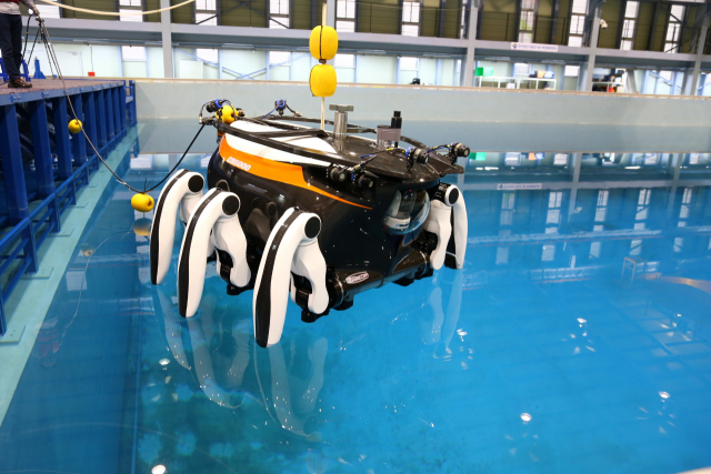 해양플랜트연구소(KRISO)가 개발한 수중 보행 로봇 크랩스터(CR6000). KRISO 제공