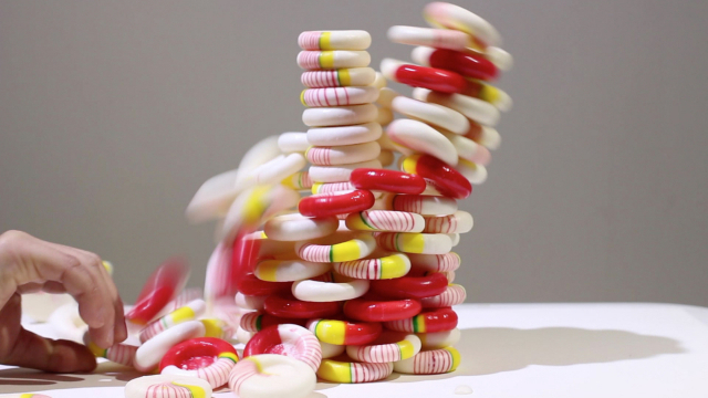 문지영 작가의 영상 작업 ‘달콤한 절망’ 스틸 컷. 작가 제공