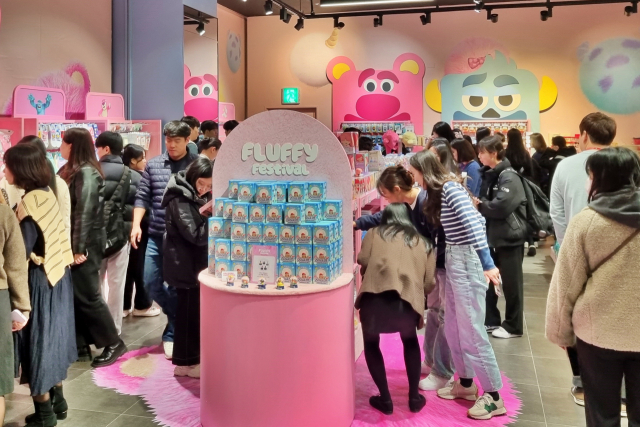 롯데백화점 잠실 월드몰에서 '디즈니 플러피 페스티벌' 팝업매장 모습. 롯데백화점 제공.