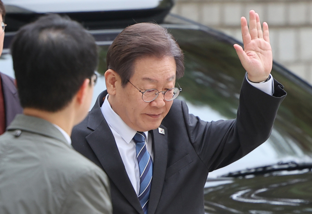 더불어민주당 이재명 대표가 지난 17일 오전 서울 서초구 서울중앙지법에서 열린 '대장동 배임·성남FC 뇌물' 관련 1심 공판에 출석하고 있다. 연합뉴스