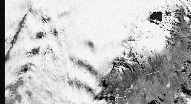 카이로스페이스 큐브위성 'KSAT3U'가 지난 3일 촬영한 백두산 천지(오른쪽 위). 카이로스페이스 제공