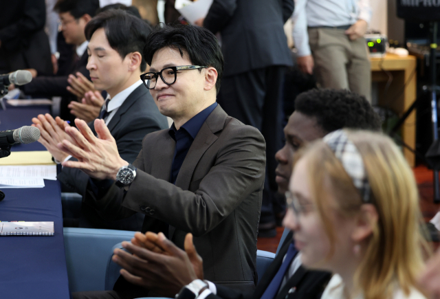 한동훈 법무부 장관이 21일 오후 대전 한국과학기술원(KAIST)을 방문해 해외 유학생들과 만나고 있다. 연합뉴스