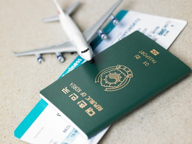 현재 인천공항에서만 시행 중인 긴급여권 발급이 내년 하반기부터 김해공항에서도 가능해진다. 이미지투데이