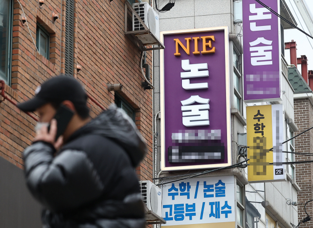 지난 16일 2024학년도 대학수학능력시험 이후 주요 대학 수시 논술전형 응시율이 요동친 것으로 나타났다. 연합뉴스