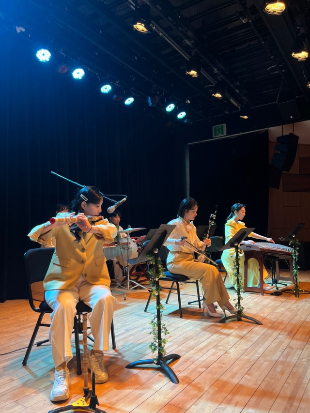 젊은 국악인 그룹 ‘뮤직페인트’ 연주 모습. 을숙도문화회관 제공